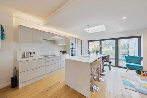 47 Raleigh Drive, London, N20 0UX
