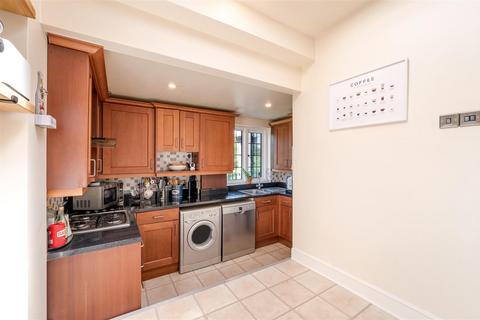 Flat 4, 9 Lynwood Road, Epsom, KT17 4LF