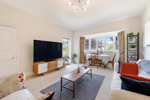 Flat 4, 9 Lynwood Road, Epsom, KT17 4LF