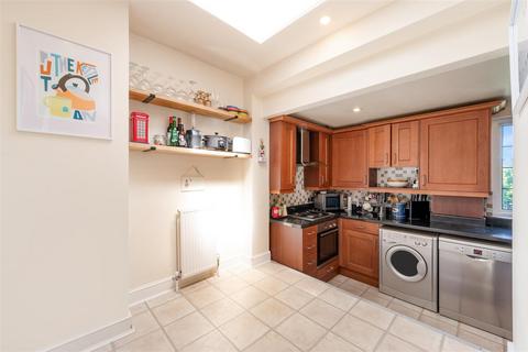 Flat 4, 9 Lynwood Road, Epsom, KT17 4LF