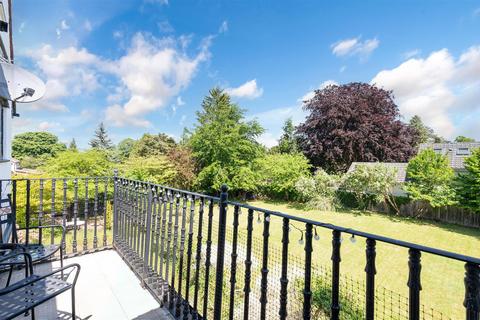 Flat 4, 9 Lynwood Road, Epsom, KT17 4LF