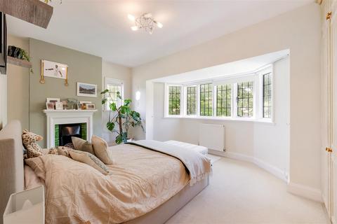 Flat 4, 9 Lynwood Road, Epsom, KT17 4LF