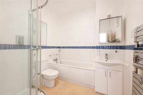 Flat 4, 9 Lynwood Road, Epsom, KT17 4LF