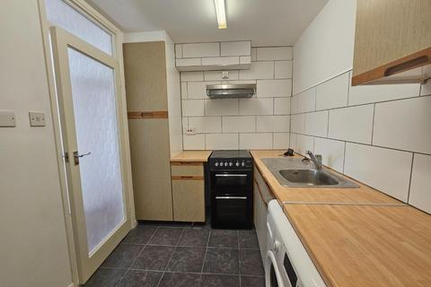 1 bedroom flat for sale, Woodcote Valley Road, Purley