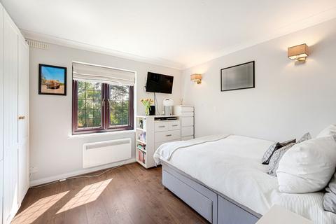 undefined, Hook Road, Surbiton KT6