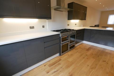 2 bedroom semi-detached house to rent, Tolmers Road, Cuffley