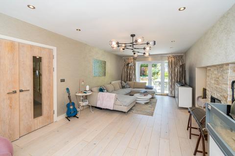 38 Crofton Close, Southampton, SO17 1XB