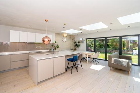 38 Crofton Close, Southampton, SO17 1XB