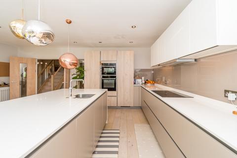 38 Crofton Close, Southampton, SO17 1XB
