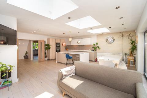 38 Crofton Close, Southampton, SO17 1XB