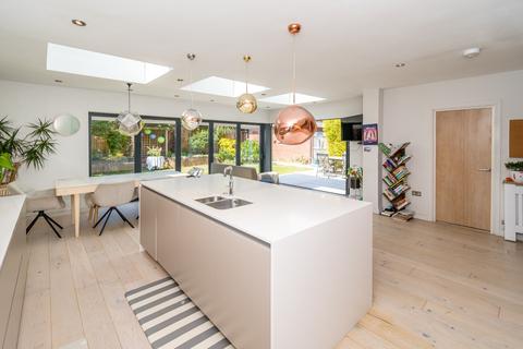 38 Crofton Close, Southampton, SO17 1XB