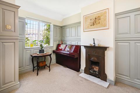 6 Vanbrugh Fields, London, SE3 7TZ
