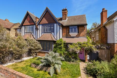 6 Vanbrugh Fields, London, SE3 7TZ