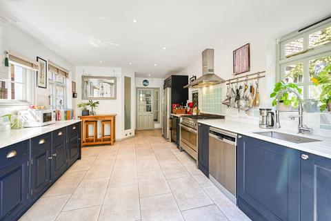 6 Vanbrugh Fields, London, SE3 7TZ