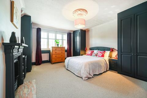 6 Vanbrugh Fields, London, SE3 7TZ