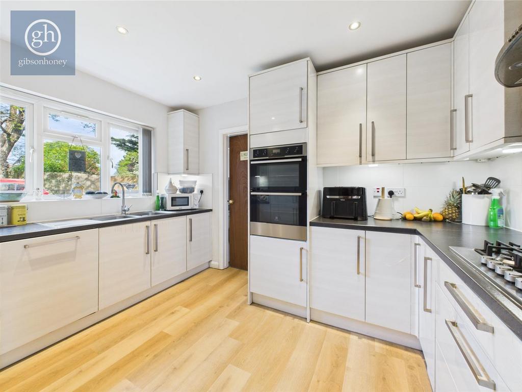 CAM05080 G0-PR0081-STILL019.jpg