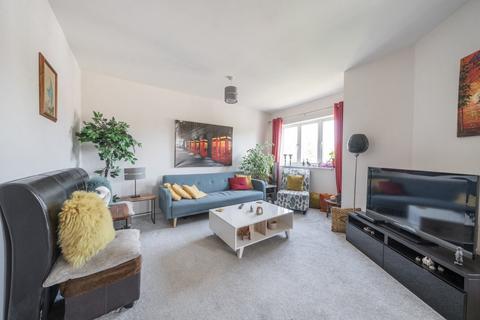 33 Grasgarth Close, London, W3 9HS