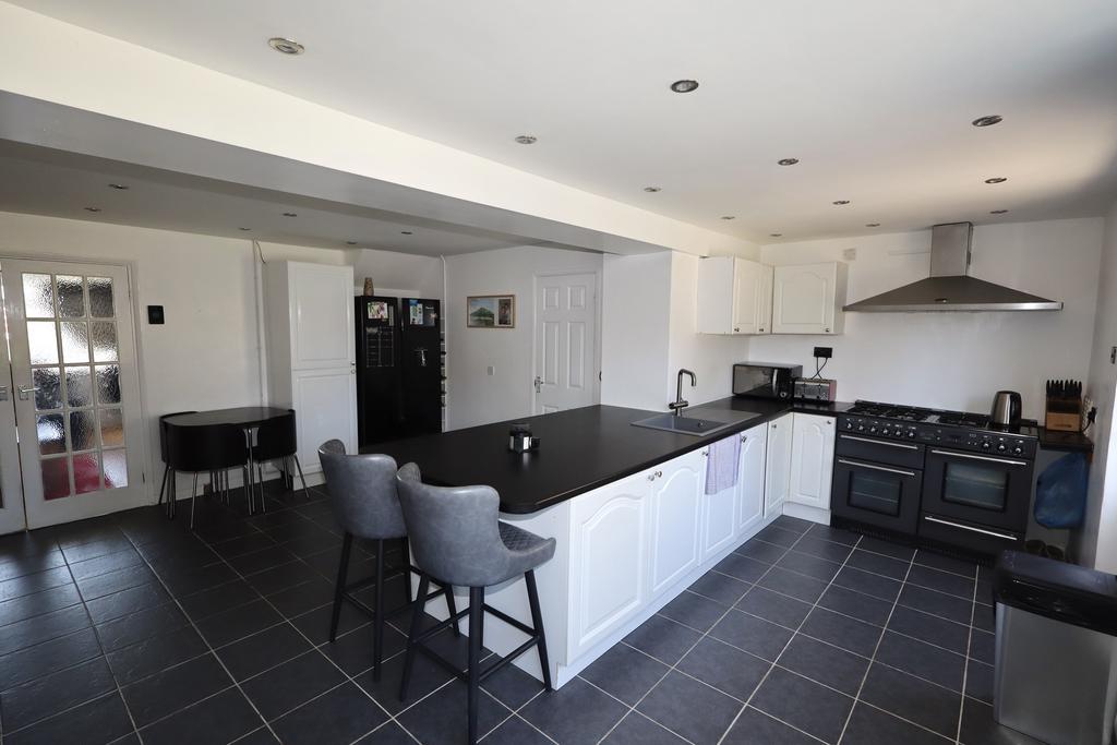 Kitchen / dining room