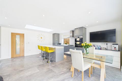 16 Brookfield Lane, Churchdown, Gloucester, GL3 2PP