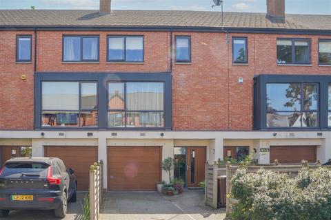 7 Fry Street, Manchester, M16 8PB