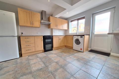 2 bedroom terraced house to rent, Swansea Road, Reading