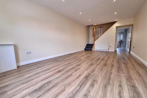 2 bedroom terraced house to rent, Swansea Road, Reading