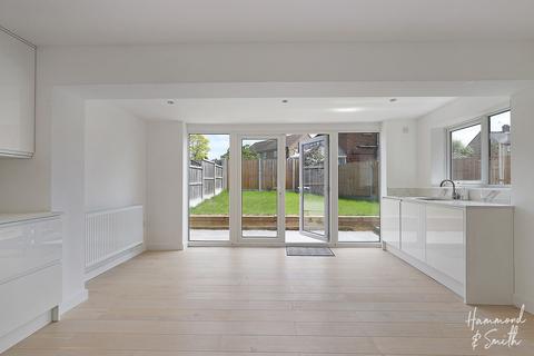 8 Cripsey Avenue, Ongar, CM5 0AT