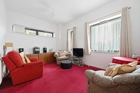2 bedroom ground floor flat for sale, Tewkesbury Road, Ealing