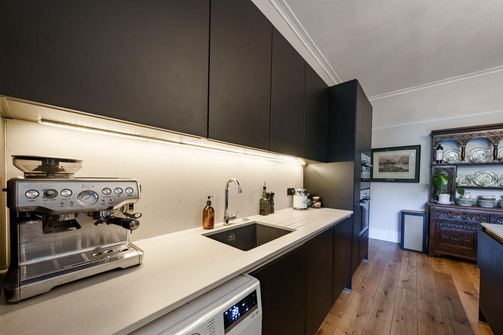17 - kitchen.jpeg