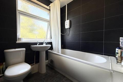81 Aylestone Drive, Leicester, LE2 8SB