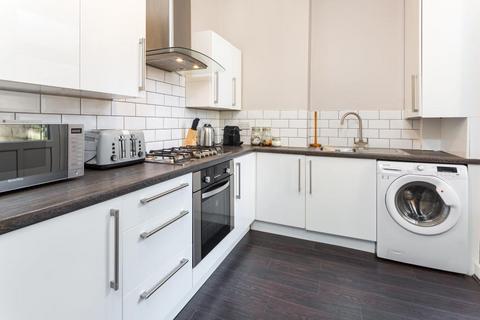 3 bedroom terraced house to rent, Seedley Park Road, Salford M6