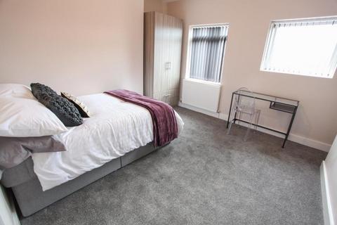 3 bedroom terraced house to rent, Seedley Park Road, Salford M6