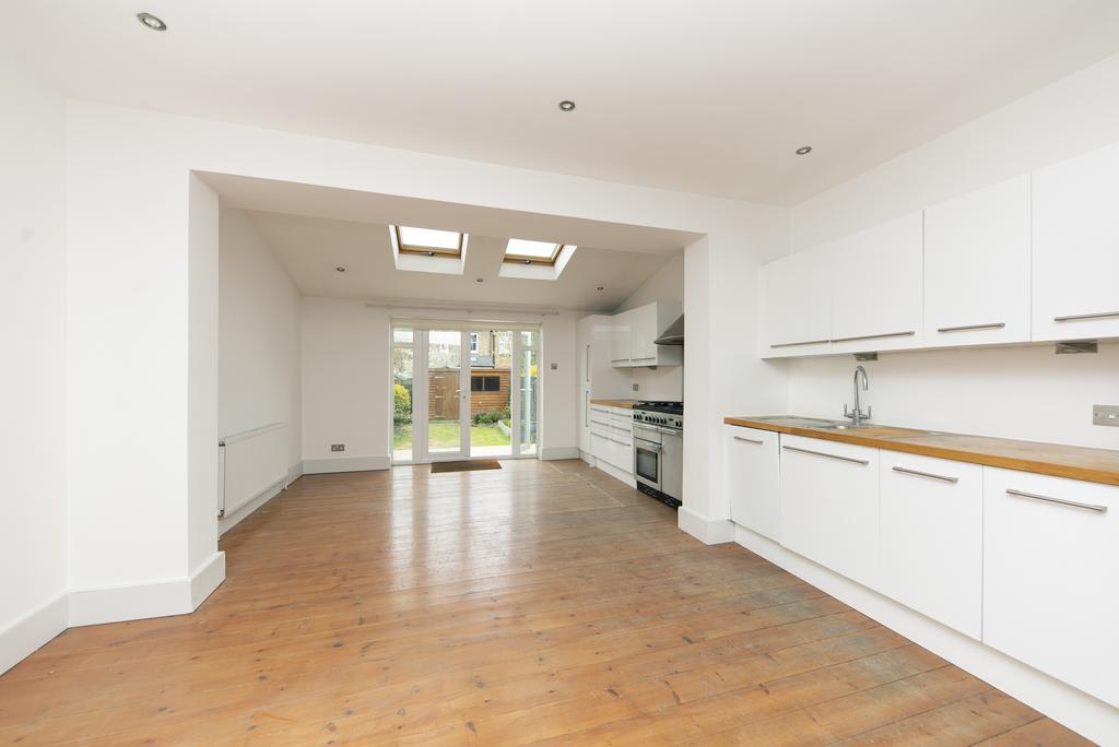 Kitchen/dining/family room
