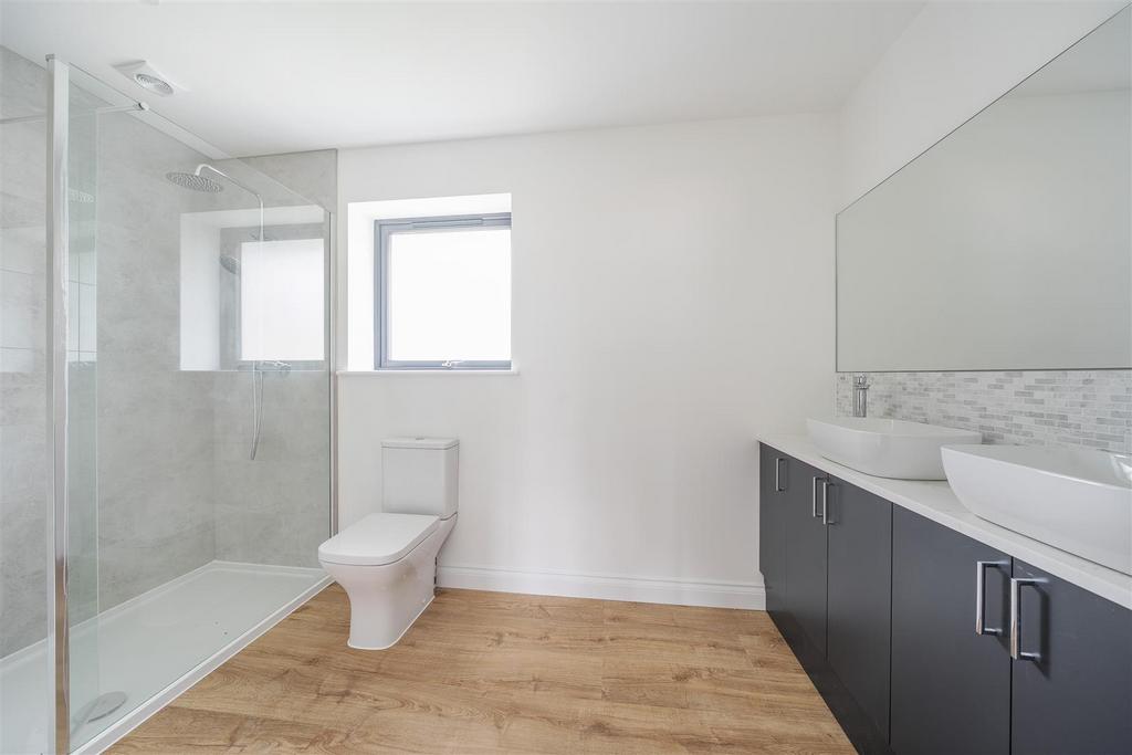 Bathroom 2.jpg