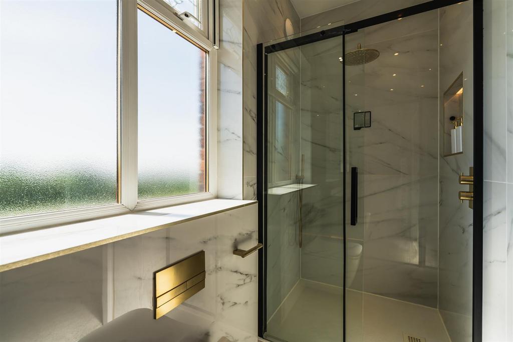 Master En-Suite Shower Room