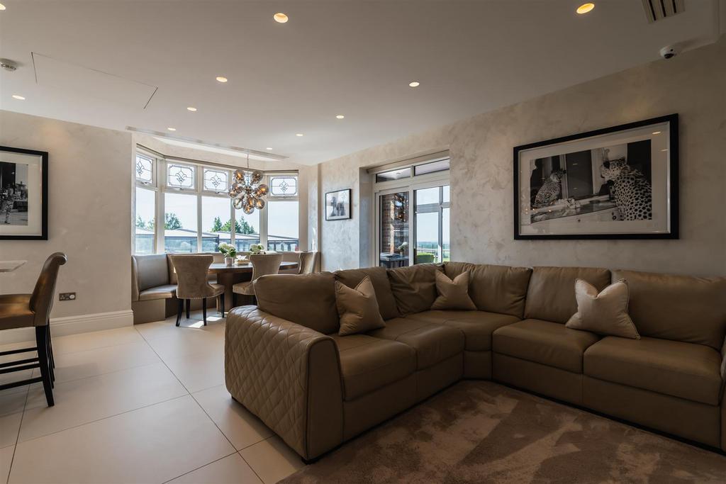Living/Dining Room