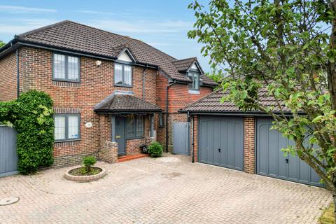 10 Rivermead, East Molesey, KT8 9AZ