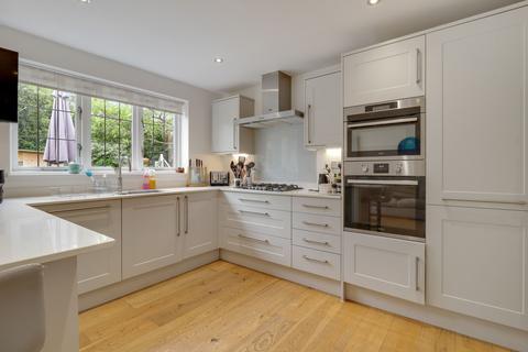10 Rivermead, East Molesey, KT8 9AZ