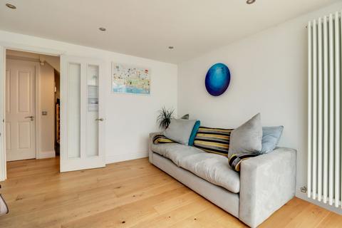 10 Rivermead, East Molesey, KT8 9AZ