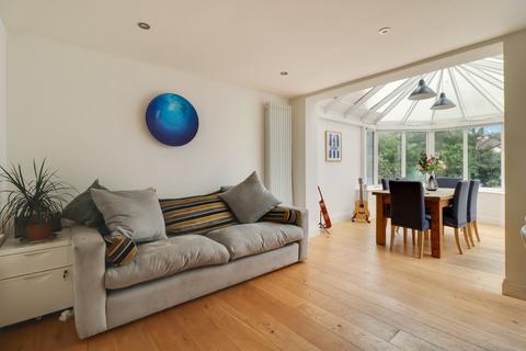10 Rivermead, East Molesey, KT8 9AZ