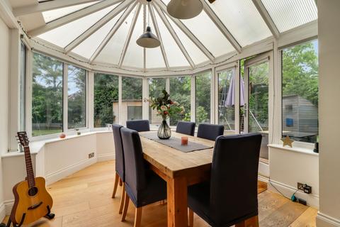 10 Rivermead, East Molesey, KT8 9AZ