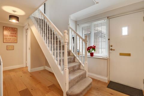 10 Rivermead, East Molesey, KT8 9AZ
