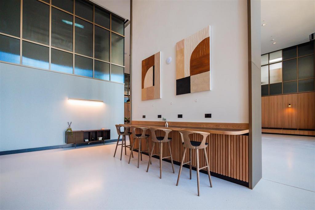 Ektzd Q3uok-60js Q-UDs Kw.jpg