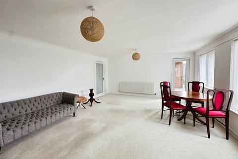 2 bedroom flat to rent, Douglas Avenue, Exmouth EX8