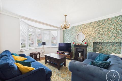 4 bedroom semi-detached house for sale, Gledhow Park Avenue, Leeds
