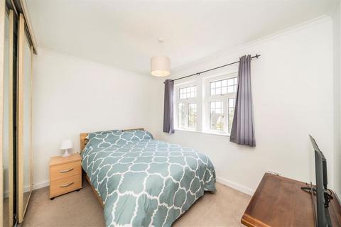 130 Dursley Road, London, SE3 8PQ