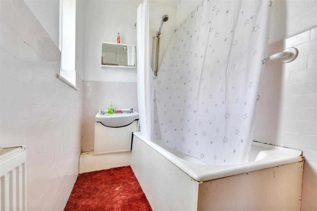 Bathroom 1.jpeg
