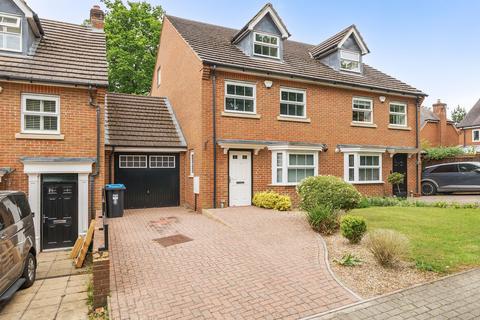 4 Newbery Close, Caterham, CR3 6GD