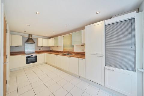 4 Newbery Close, Caterham, CR3 6GD