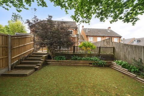 4 Newbery Close, Caterham, CR3 6GD